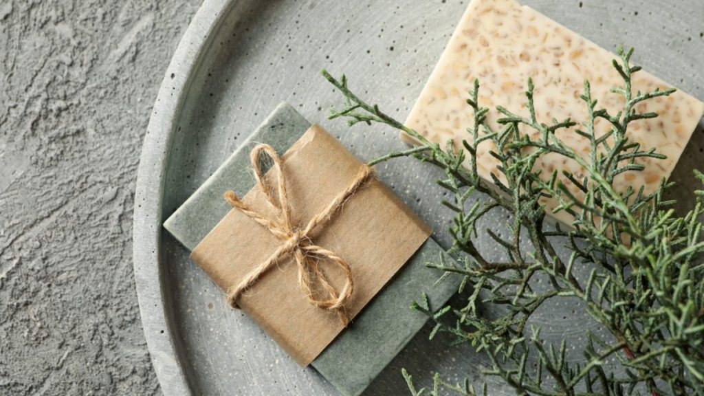 Du savon solide au produit premium : réussir le packaging artisanal